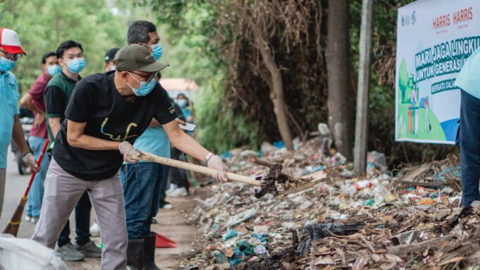 Hari Peduli Sampah, HARRIS Hotel Batam Center dan HARRIS Resort Waterfront Bersihkan Sampah di Tanjungriau