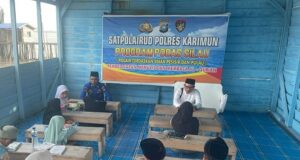 Sambangi Rumah Pintar, Satpolairud Polres Karimun Berbagi Alquran