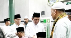 Gubernur Ansar dan Wagub Nyanyang Safari Ramadhan di Masjid Nurul Yaqin, Ajak Masyarakat Tingkatkan Kualitas Ibadah