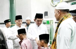 Gubernur Ansar dan Wagub Nyanyang Safari Ramadhan di Masjid Nurul Yaqin, Ajak Masyarakat Tingkatkan Kualitas Ibadah
