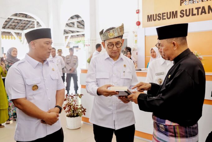 Wagub Nyanyang Dampingi Menbud Fadli Zon saat Kunjungi Museum Sultan Sulaiman Badrul Alamsyah