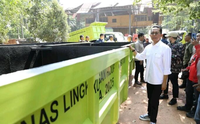 Wali Kota Batam Distribusikan 40 Bin Container untuk Tingkatkan Kebersihan Kota