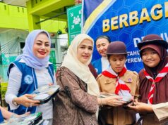 HUT ke 50 IWAPI, Rina Safitri beserta Pengurus IWAPI Kota Batam Berbagi Makanan Bergizi di SLB