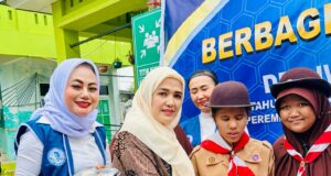 HUT ke 50 IWAPI, Rina Safitri beserta Pengurus IWAPI Kota Batam Berbagi Makanan Bergizi di SLB