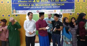 Kolaborasi Mushala Al Mujahidin Setokok dan Sahabat Inspirasi Batam Geler Bukber dan Santunan