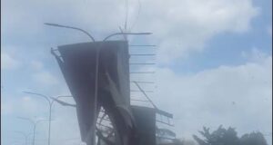 Video Angin Puting Beliung Mengamuk Terbangkan Atap Rumah