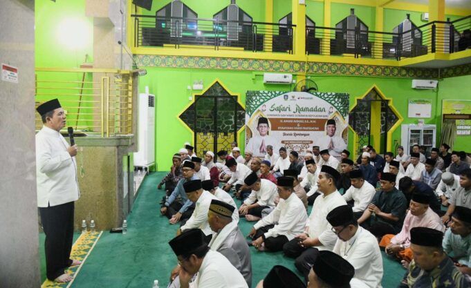 Gubernur Ansar dan Wagub Nyanyang Perkuat Kebersamaan dalam Safari Ramadan di Masjid Nurul Iman Batam