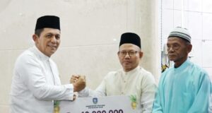 Buka Puasa Bersama di Bintan, Gubernur Kepri Ansar Ahmad Serahkan Bantuan