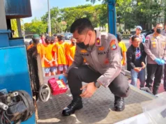 Polda Kepri Musnahkan 96,2 Kg Sabu dan 443 Butir Ekstasi, Ungkap 15 Pelaku di Tiga Wilayah Seorang anggota Polda Kepulauan Riau tengah memusnahkan barang bukti narkotika hasil pengungkapan kasus selama Maret 2025