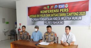 Ops Damai Cartenz Rampungkan Proses Identifikasi Jenazah, 16 Jenazah Sudah Diserahkan ke Keluarga Konferensi pers digelar di RSUD Dekai Kabupaten Yahukimo Rabu (16/4), dengan dihadiri oleh Direktur RSUD Yahukimo Dr. Glenn M. Nutanyo, M.Kes., serta tim medis dari RS Bhayangkara Jayapura.
