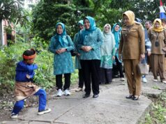 Erlita Amsakar Achmad Sambangi Sekolah di Pulau Terong
