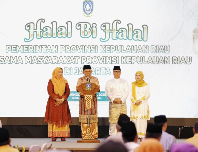 5364213d933db362288a5a8e7163802f Gubernur Kepulauan Riau H. Ansar Ahmad didampingi Wakil Gubernur Nyanyang Haris Pratamura menghadiri acara Halal Bi Halal Pemerintah Provinsi Kepulauan Riau bersama masyarakat Kepri di Jakarta, yang digelar di Gedung Swasana BRIN (LIPI), Jakarta.