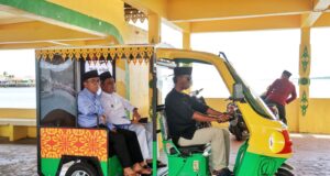 Gubernur Ansar Ajak Mendiktisaintek Kunjungi Pulau Penyengat, Tempat Lahirnya Bahasa Indonesia Gubernur Kepulauan Riau, Ansar Ahmad, mengajak Menteri Pendidikan Tinggi, Sains, dan Teknologi Republik Indonesia, Prof. Brian Yuliarto, dalam kunjungan kerjanya ke Tanjungpinang, untuk mengunjungi Pulau Penyengat, Jumat (25/4).