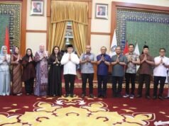 Gubernur Kepri Ansar Ahmad Terima Silaturahmi Wakapolda Kepri Wakapolda Kepri Brigjen. Pol. Dr. Anom Wibowo, S.I.K., M.Si., bersama jajaran pejabat utama Polda Kepri melaksanakan kegiatan silaturahmi Halal Bihalal dengan Gubernur Kepri, H. Ansar Ahmad, S.E., M.M., di Gedung Daerah Tanjung Pinang.