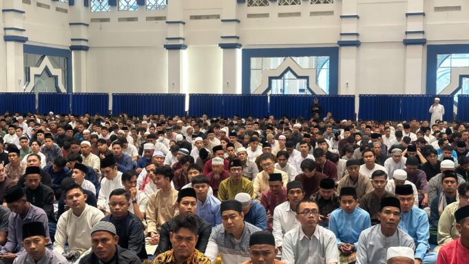 Rangkaian Perayaan Idul Fitri: Shalat Bersama dan Open House Kepala BP Batam/Walikota Batam
