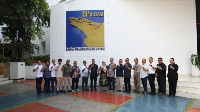 Komisi III DPR Aceh Pelajari Pengembangan KEK dan Pelabuhan di BP Batam Badan Pengusahaan Batam (BP Batam) yang diwakili oleh Anggota/Deputi Bidang Administrasi dan Keuangan, Alexander Zulkarnain menerima kunjungan rombongan Komisi III DPR Aceh