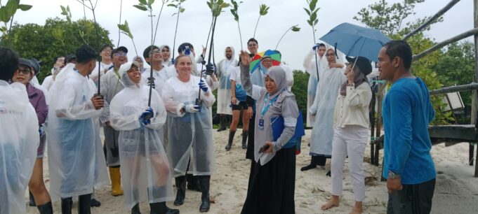 Aksi Nyata Generasi Muda 11 Negara Asia Tenggara: Tanam Mangrove di Setokok Batam