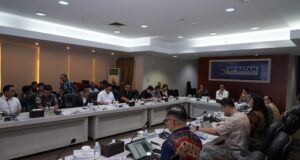 Wamen BUMN Dukung Penuh Pengembangan Pelabuhan Batu Ampar dan Bandara Hang Nadim Wakil Menteri BUMN RI, Dony Oskaria menyampaikan dukungannya atas rencana pengembangan Pelabuhan Batu Ampar dan Bandara Internasional Hang Nadim.