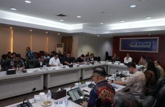 Wamen BUMN Dukung Penuh Pengembangan Pelabuhan Batu Ampar dan Bandara Hang Nadim Wakil Menteri BUMN RI, Dony Oskaria menyampaikan dukungannya atas rencana pengembangan Pelabuhan Batu Ampar dan Bandara Internasional Hang Nadim.