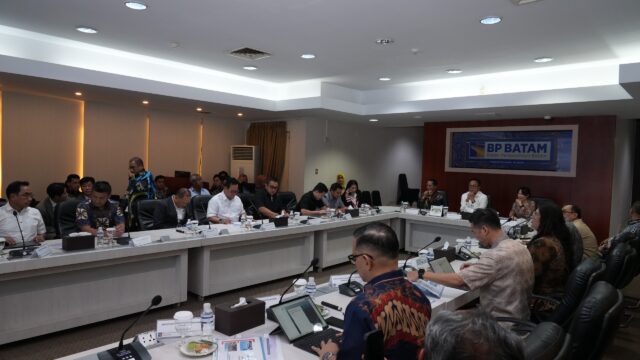 WhatsApp Image 2025-04-24 at 06.47.43 Wakil Menteri BUMN RI, Dony Oskaria menyampaikan dukungannya atas rencana pengembangan Pelabuhan Batu Ampar dan Bandara Internasional Hang Nadim.