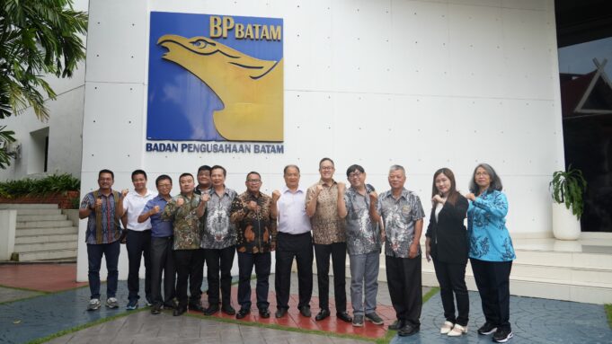 BP Batam Sambut Baik Kunjungan Representative Taipei Economic and Trade Office TETO Badan Pengusahaan Batam melalui Deputi/Anggota Bidang Investasi dan Pengusahaan Fary Djemy Francis menyambut baik kehadiran Mr. Bruce Hung, Representative Taipei Economic and Trade Office (TETO) untuk Indonesia yang hadir bersama sejumlah delegasi dan para pengusaha Taiwan