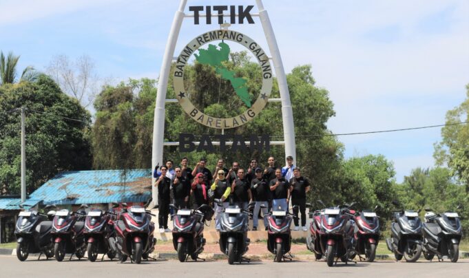 Rasakan Sensasi Berkendara New Honda PCX160 RoadSync Menuju Titik Nol Main Dealer PT Capella Dinamik Nusantara Kepulauan Riau ajak 15 orang pencinta sepeda motor Honda untuk merasakan pengalaman menyenangkan berkendara New Honda PCX160 RoadSync