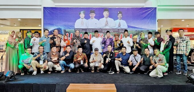 Wagub Nyanyang Hadiri Halalbihalal HKK Kota Batam, Ajak Rajut Kebersamaan Bangun Kepri Wakil Gubernur Kepulauan Riau, Nyanyang Haris Pratamura, menghadiri acara Halalbihalal Himpunan Keluarga Kerinci (HKK) Kota Sungai Penuh se-Kota Batam yang digelar di Mega Mall Batam Center, Minggu, (27/4).