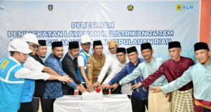 Gubernur Ansar Resmikan Listrik 24 Jam untuk Pulau Parit, Karimun