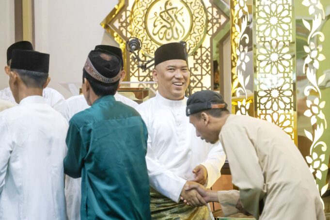 Wakil Gubernur Kepri Nyanyang Haris Pratamura Sholat Idul Fitri dan Gelar Open House Hari Pertama Lebaran di Kediamannya di Tiban Batam