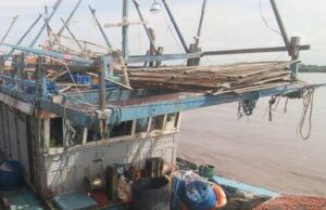 Dua Kapal Asing Pencuri Ikan di Laut Natuna Utara Ditangkap Kapal nelayan asing yang diduga digunakan untuk mencuri ikan di perairan Natuna
