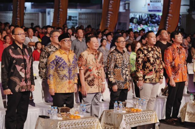 Wakil Gubernur Kepulauan Riau, Nyanyang Haris Pratamura, menghadiri peringatan Hari Raya Waisak 2569 Tahun Buddhis / 2025 Wakil Gubernur Kepulauan Riau, Nyanyang Haris Pratamura, menghadiri peringatan Hari Raya Waisak 2569 Tahun Buddhis / 2025