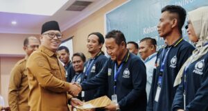 7 Pokmaswas DIkukuhkan Wagub Kepri Nyanyang Harris Wakil Gubernur Kepulauan Riau, Nyanyang Haris Pratamura, menghadiri sekaligus membuka secara resmi kegiatan Pelatihan dan Peningkatan Kapasitas Kelompok Masyarakat Pengawas (Pokmaswas)