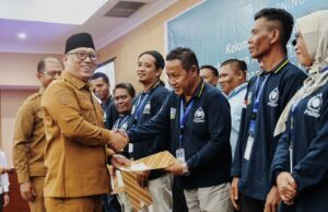 7 Pokmaswas DIkukuhkan Wagub Kepri Nyanyang Harris Wakil Gubernur Kepulauan Riau, Nyanyang Haris Pratamura, menghadiri sekaligus membuka secara resmi kegiatan Pelatihan dan Peningkatan Kapasitas Kelompok Masyarakat Pengawas (Pokmaswas)