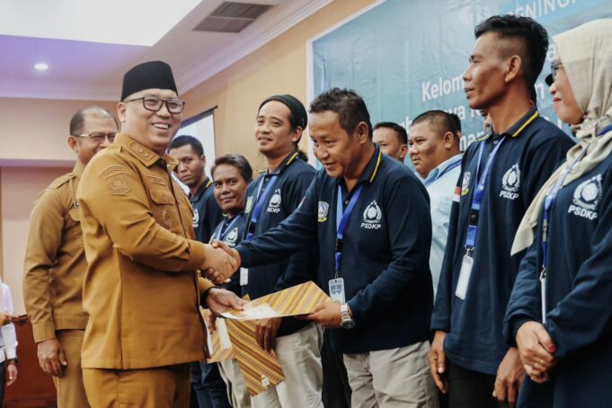 7 Pokmaswas DIkukuhkan Wagub Kepri Nyanyang Harris Wakil Gubernur Kepulauan Riau, Nyanyang Haris Pratamura, menghadiri sekaligus membuka secara resmi kegiatan Pelatihan dan Peningkatan Kapasitas Kelompok Masyarakat Pengawas (Pokmaswas)