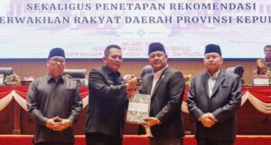 Rekomendasi LKPj 2024 Ditetapkan DPRD Kepri, Gubernur Ansar: Jadi Bekal Perbaikan Pembangunan Dewan Perwakilan Rakyat Daerah (DPRD) Provinsi Kepulauan Riau secara resmi menetapkan rekomendasi terhadap Laporan Keterangan Pertanggungjawaban (LKPj) Kepala Daerah Provinsi Kepulauan Riau Tahun Anggaran 2024.