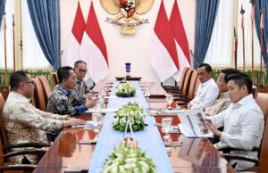 BP Batam Laporkan Langkah Strategis Percepatan Investasi ke Presiden Prabowo Kepala Badan Pengusahaan (BP) Batam, Amsakar Achmad, bersama jajaran melaporkan strategi percepatan investasi kepada Presiden Republik Indonesia, Prabowo Subianto, dalam audiensi resmi di Istana Kepresidenan Jakarta, Kamis (22/5/2025).