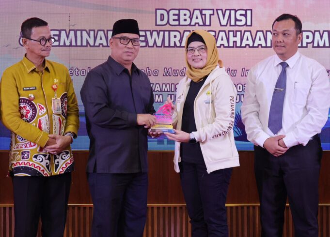 Wakil Gubernur Kepri Hadiri Musda HIPMI dan Seminar Kewirausahaan di Kampus UMRAH Wakil Gubernur Kepulauan Riau Nyanyang Haris Pratamura menghadiri Musyawarah Daerah (Musda) Himpunan Pengusaha Muda Indonesia (HIPMI) Kepulauan Riau sekaligus Seminar Kewirausahaan yang digelar di Aula Universitas Maritim Raja Ali Haji (UMRAH),