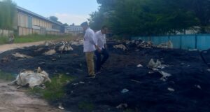 Komisi 3 DPRD Kota Batam Sidak Lokasi Pembuangan B3 di Batuampar Komisi III DPRD Kota Batam melakukan inspeksi mendadak (sidak) ke lokasi pembuangan limbah Bahan Berbahaya dan Beracun (B3) yang berada tepat di samping SD Negeri 002 Batu Ampar, pada Kamis (15/5/2025).