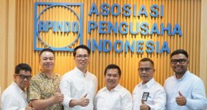 Dukungan APINDO untuk perjuangan PT PLN Batam mendapatkan Harga Gas Khusus PT PLN Batam bersilaturahmi dengan Ketua Asosiasi Pengusaha Indonesia (Apindo) Kota Batam, Rafky Rasyid pada Selasa (20/5). Sementara itu dari PT PLN Batam diwakili oleh Sekretaris Perusahaan, Zulhamdi, bersama Vice Presiden Niaga PT PLN Batam, Ika Patria Wardana.