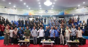 Wagub Nyanyang Ajak Mahasiswa FISIP UMRAH Jadi Agen Perubahan Pembangunan Maritim Kepri Wakil Gubernur Kepulauan Riau, Nyanyang Haris Pratamura, menghadiri kegiatan silaturahmi bersama Ikatan Alumni (IKA) dan Organisasi Mahasiswa (ORMAWA) Fakultas Ilmu Sosial dan Ilmu Politik (FISIP) Universitas Maritim Raja Ali Haji (UMRAH),