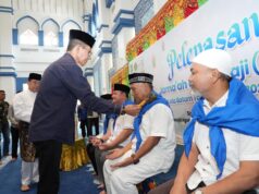 Amsakar Achmad Lepas Jemaah Calon Haji Kota Batam