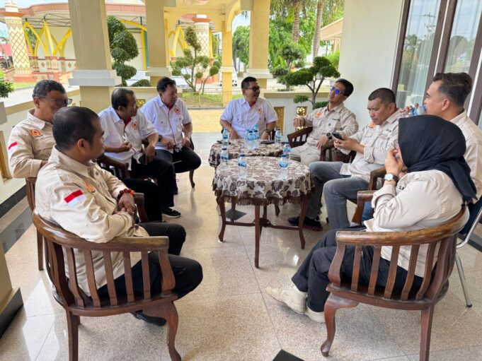 KONI Kabupaten Karimun Rencanakan Event Besar, Dukung Potensi Olahraga dan Pariwisata di Karimun Pengurus KONI Kabupaten Karimun menggelar rapat internal di rumah dinas Bupati Karimun, Iskandarsyah,