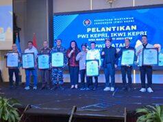 Zulmansyah Sekedang Lantik PWI Kepri, IKWI dan PWI Batam