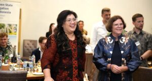 Anggota/Deputi Bidang Pelayanan Umum BP Batam Hadiri Networking Dinner bersama Delegasi Kementerian dan Pengusaha Jerman Anggota/Deputi Bidang Pelayanan Umum BP Batam, Ariastuty Sirait menghadiri undangan Networking Dinner bersama Delegasi Kementerian Negara Bagian Bremen, Jerman di Harbourbay Restaurant, Rabu, (7/5/2025).