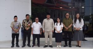 Wakil Kepala BP Batam Li Claudia Chandra Sambut Kunjungan Menteri ATR-BPN Wakil Kepala BP Batam, Li Claudia Chandra, menyambut kunjungan kerja Menteri Agraria dan Tata Ruang/Kepala Badan Pertanahan Nasional (ATR/BPN), Nusron Wahid, di Gedung VVIP Bandara Internasional Hang Nadim, Kamis (8/5/2025).