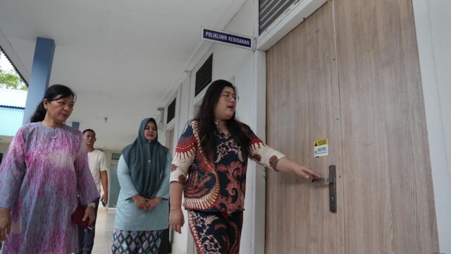 Anggota/Deputi Bidang Pelayanan Umum Ariastuty Sirait, meninjau Klinik Baloi yang terletak di salah satu titik tersibuk di Kota Batam, tepatnya di Jl. Bunga Raya No.1, Baloi Indah, Kec. Lubuk Baja, Kota Batam, pada Jum'at sore (9/5/2025). Anggota/Deputi Bidang Pelayanan Umum Ariastuty Sirait, meninjau Klinik Baloi yang terletak di salah satu titik tersibuk di Kota Batam, tepatnya di Jl. Bunga Raya No.1, Baloi Indah, Kec. Lubuk Baja, Kota Batam, pada Jum'at sore (9/5/2025).
