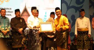 Kepala BP Batam Hadiri Pembukaan Kenduri Seni Melayu ke-26, Dorong Pelestarian Budaya dan Kearifan Lokal Kepala BP Batam, Amsakar Achmad, menghadiri pembukaan kegiatan Kenduri Seni Melayu (KSM) ke-26 yang berlangsung di kawasan Harbour Bay, Kota Batam, Sabtu (17/5/2025).