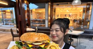 HARRIS Resort Waterfront Batam Hadirkan ‘Jumbo Sharing Plates’, Nikmati Hidangan Spektakuler untuk Ramai-Ramai! HARRIS Resort Waterfront Batam mempersembahkan inovasi kuliner terbaru yang akan mengubah definisi Anda tentang "makan bersama" melalui promosi eksklusif "Jumbo Sharing Plates" di HARRIS Café & Harrissimo