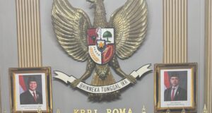 Fary Djemy Francis Temui Adm KBRI Roma, Bahas Peluang Investasi dan Rencana Pengembangan Batam Deputi Bidang Investasi dan Pengusahaan Badan Pengusahaan (BP) Batam, Fary Djemy Francis, melakukan kunjungan kerja ke Kedutaan Besar Republik Indonesia (KBRI) di Roma, Italia