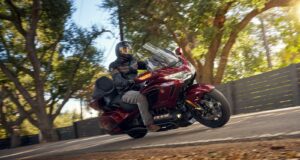 Rayakan Setengah Abad, AHM Hadirkan Honda Gold Wing Edisi Spesial PT Astra Honda Motor (AHM) memasarkan Honda Gold Wing edisi spesial perayaan 50 tahun di Indonesia.